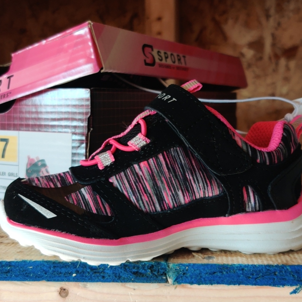 Girls to shoes